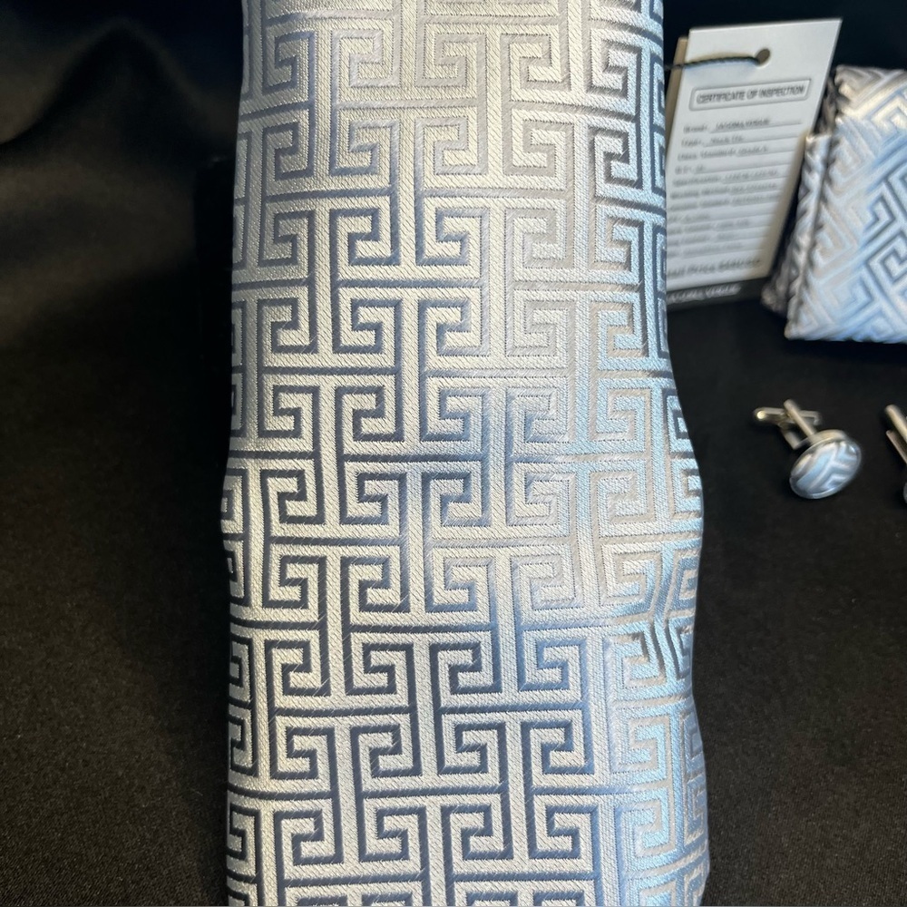 NWT-Silk Silver Geometric Pattern Tie Set - Picture 4 of 4